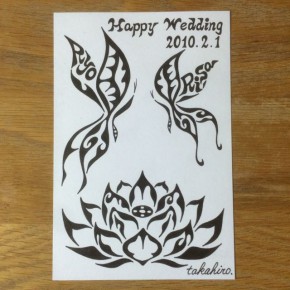 ２匹の蝶々と蓮の花をモチーフに！結婚記念日とご夫婦の名前を入れた絵のオーダーメイド